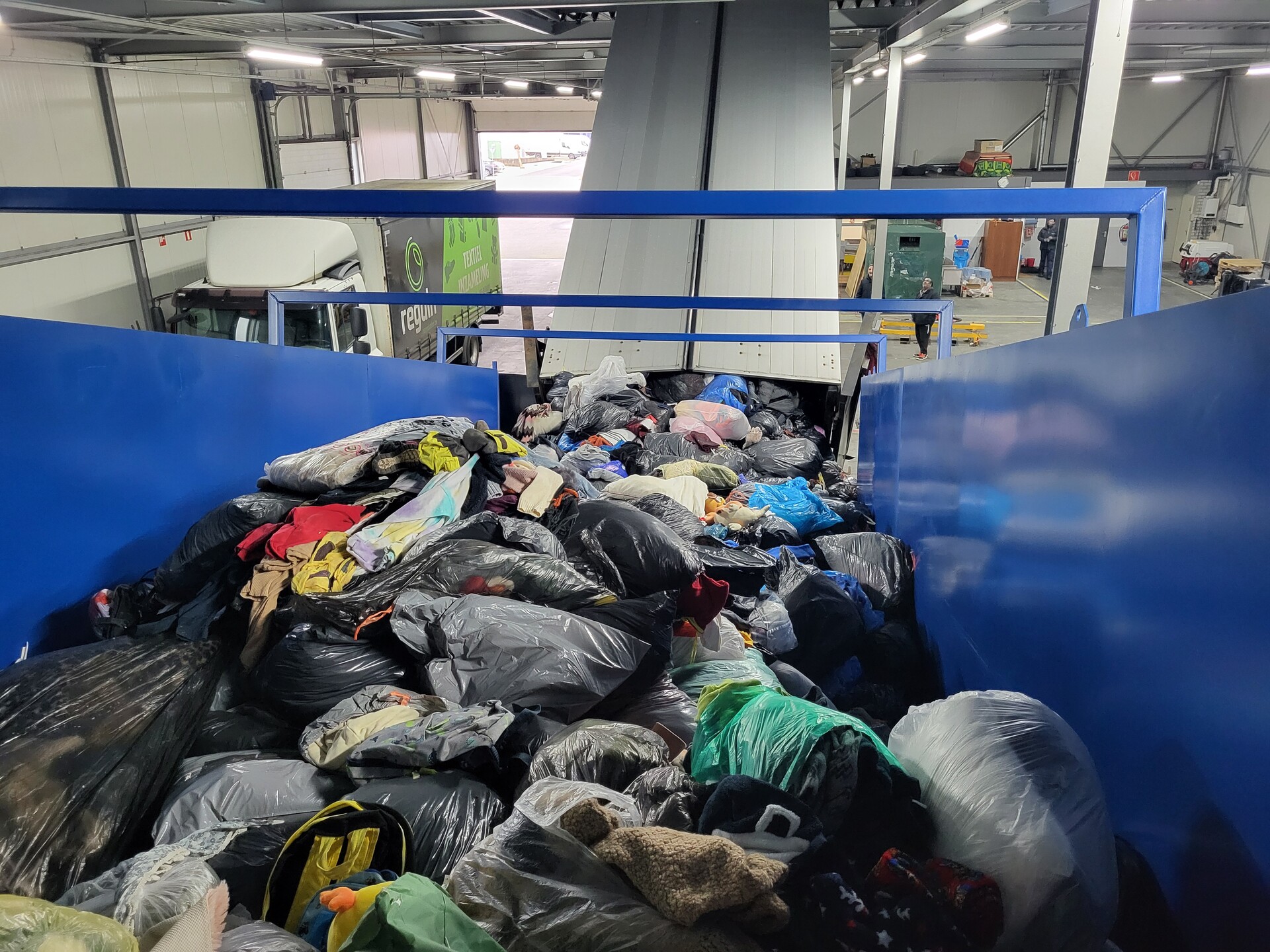 Uw organisatie ontzorgen met inzameling en recycling van textiel